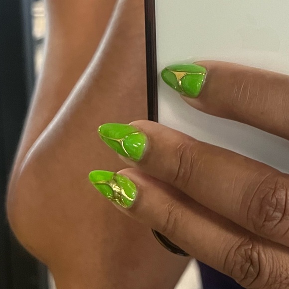 4 sets of Glamnetic Almond Press On Nails - Destination Set - Picture 3 of 7